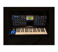 MOOG Voyager Electric Blue Edition - Синтезатор аналоговый